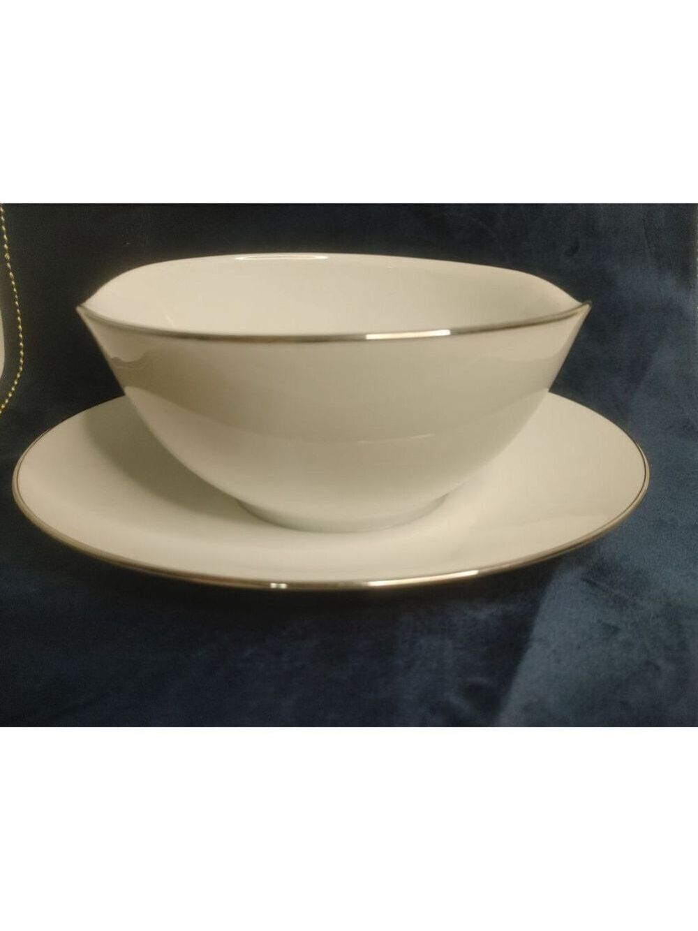 Noritake 6127 Fremont Gravy Boat with Underplate White with Platinum Silver Trim